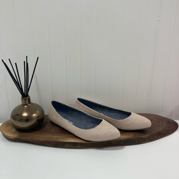 NWTs Dr. Scholls Suede Flats - Picture 1 of 6